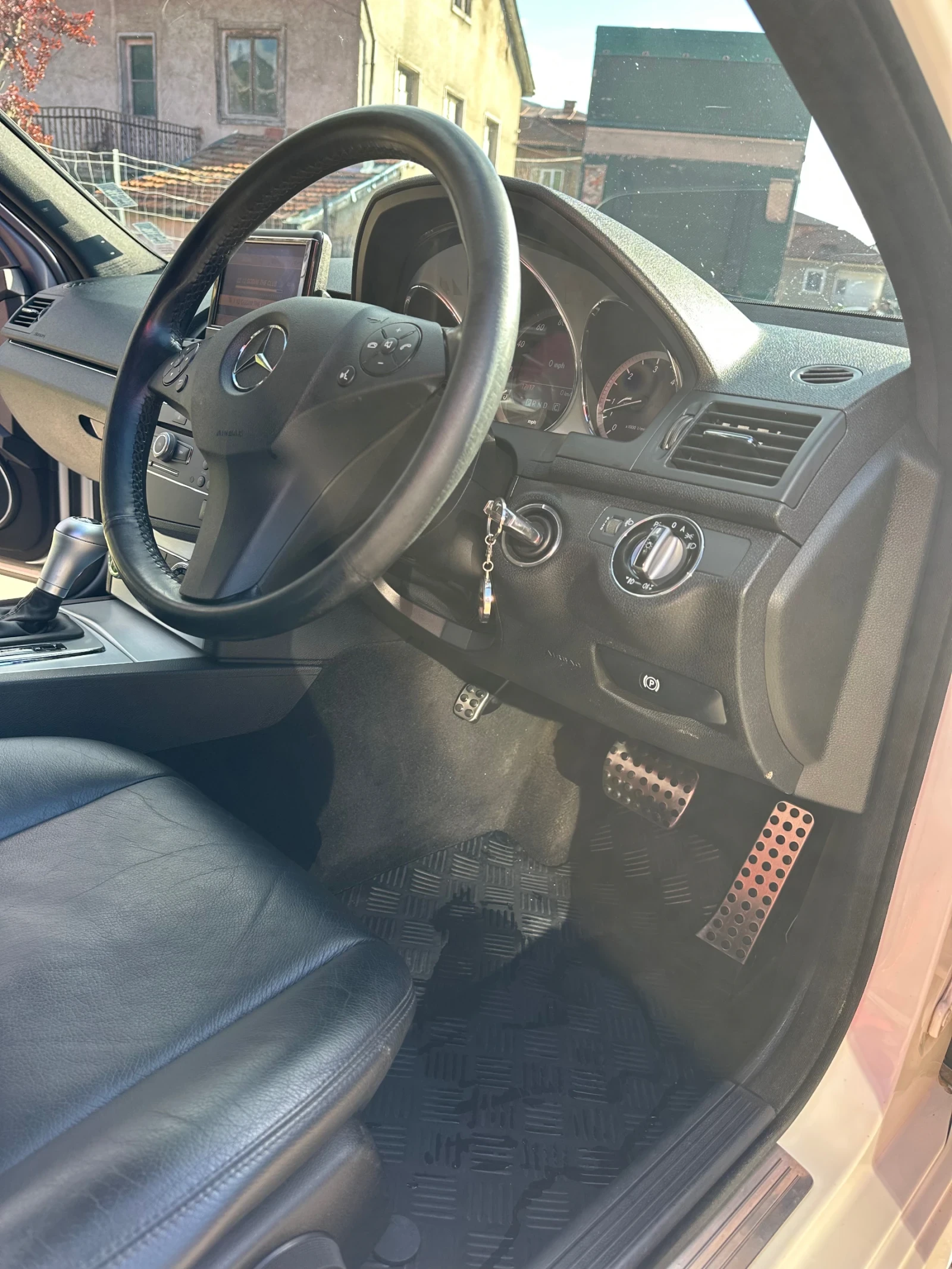 Mercedes-Benz C 350, снимка 16 - Автомобили и джипове - 54297341