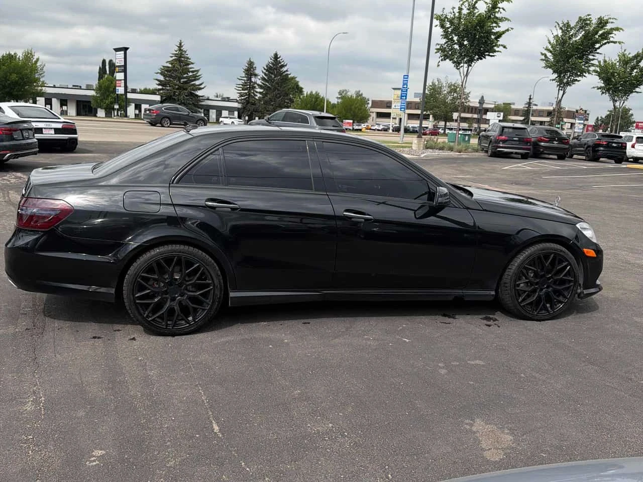 Mercedes-Benz E 500 4MATIC * AMG PACK* ПАНОРАМА* КАМЕРА* ПОДГРЕВ* , снимка 4 - Автомобили и джипове - 55220442