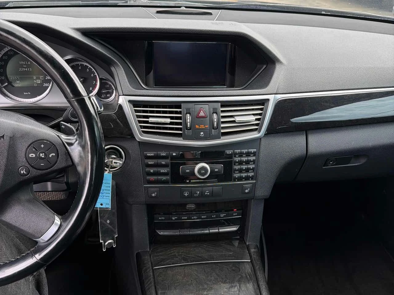 Mercedes-Benz E 500 4MATIC * AMG PACK* ПАНОРАМА* КАМЕРА* ПОДГРЕВ* , снимка 9 - Автомобили и джипове - 55220442