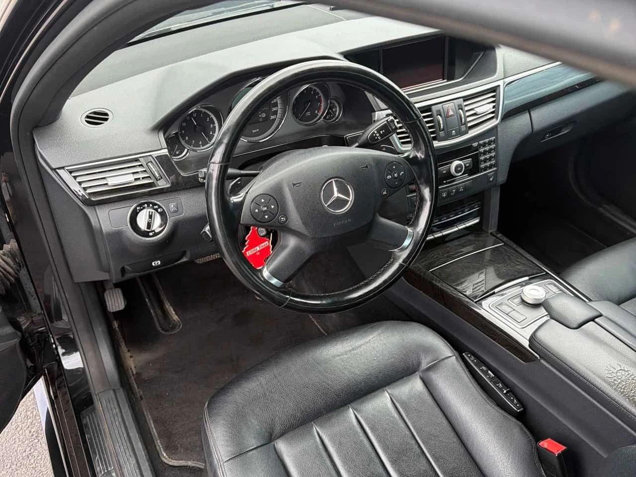 Mercedes-Benz E 500 4MATIC * AMG PACK* ПАНОРАМА* КАМЕРА* ПОДГРЕВ* , снимка 7 - Автомобили и джипове - 55220442
