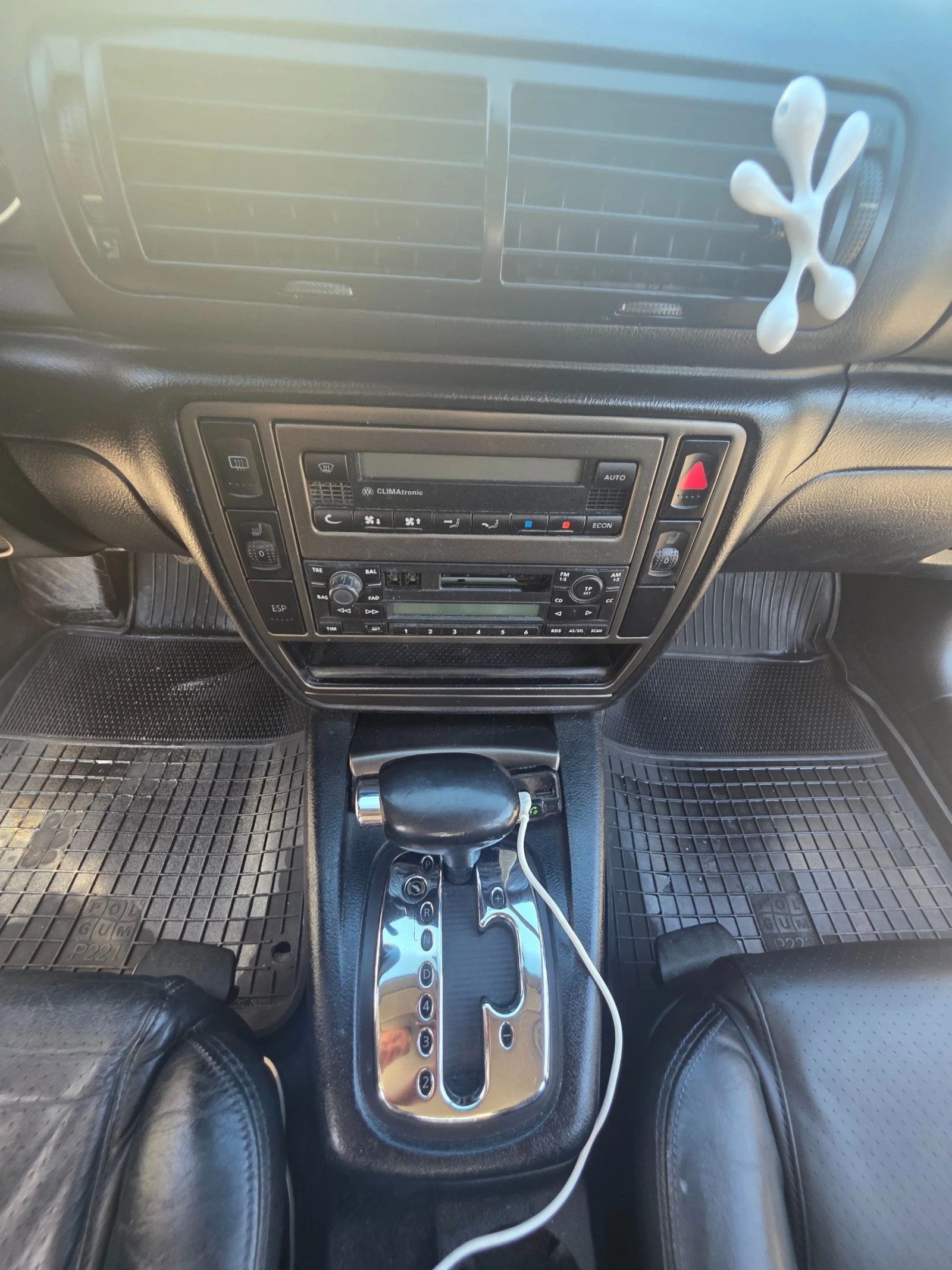 VW Passat 1.9TDI Tiptronik, снимка 15 - Автомобили и джипове - 55291910