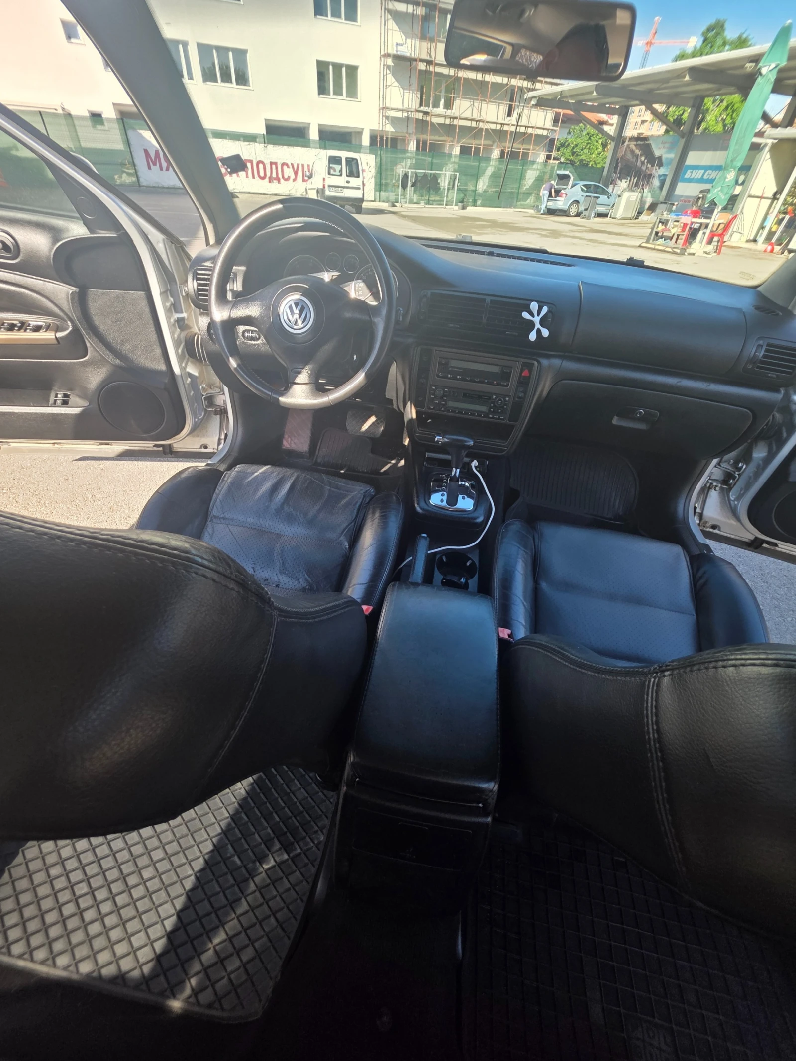 VW Passat 1.9TDI Tiptronik, снимка 11 - Автомобили и джипове - 55291910