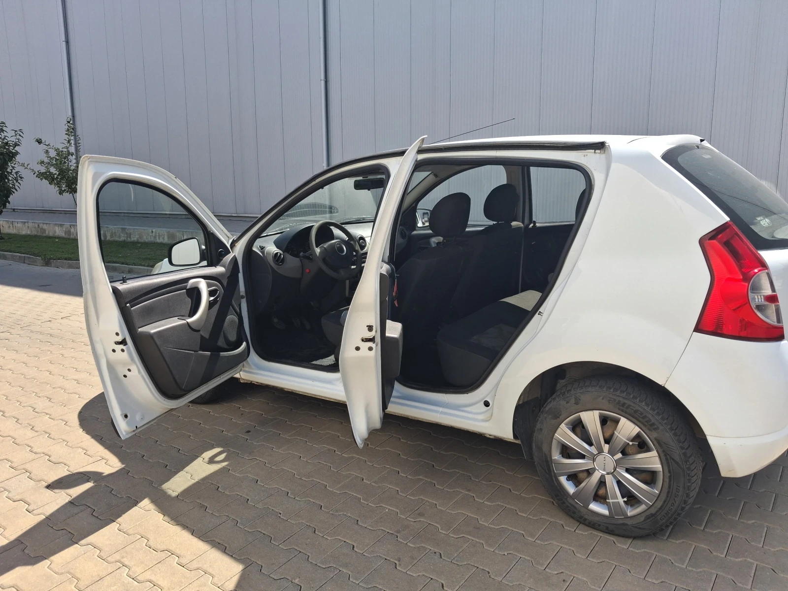 Dacia Sandero, снимка 6 - Автомобили и джипове - 55834175