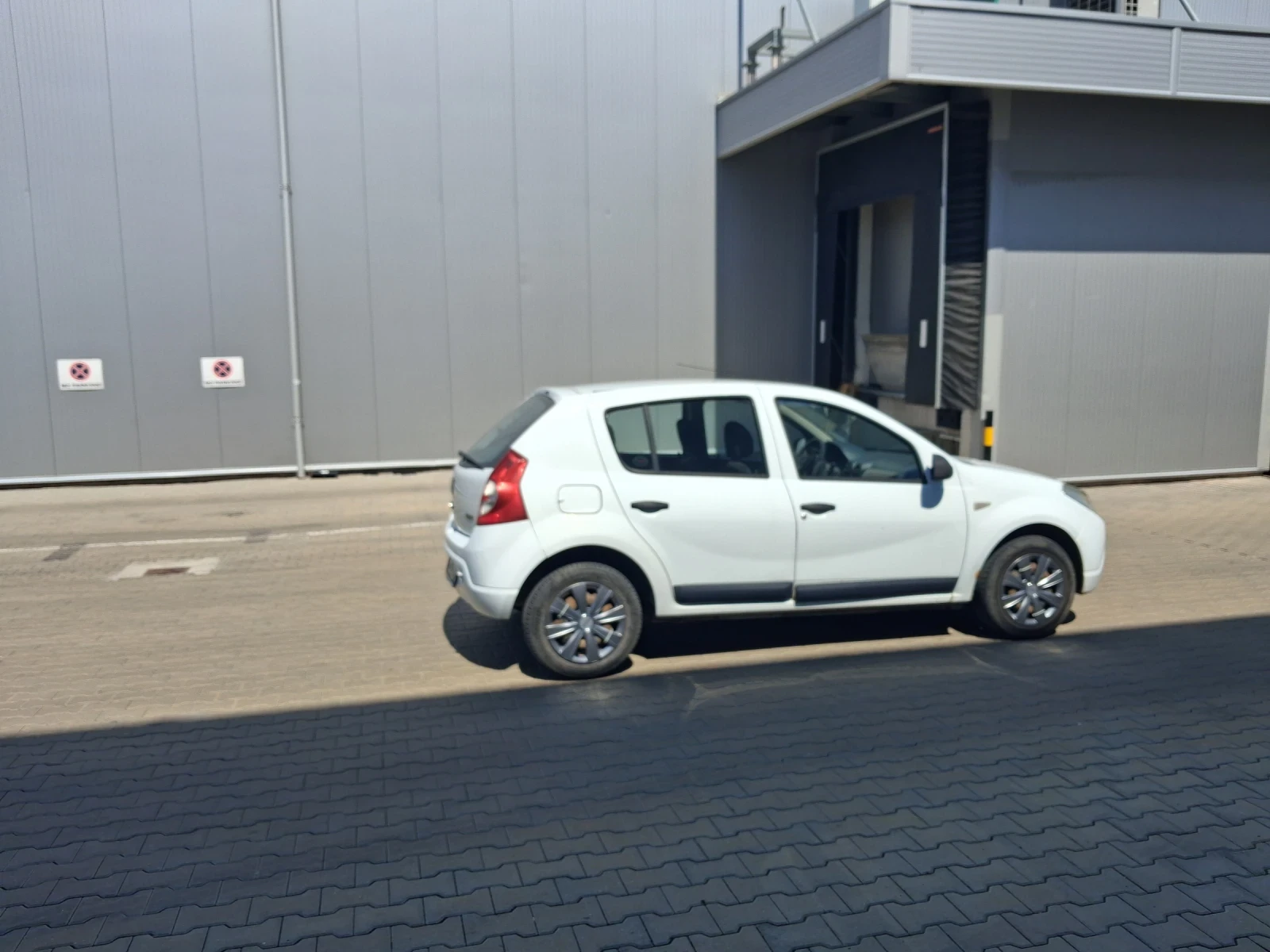 Dacia Sandero, снимка 3 - Автомобили и джипове - 55834175