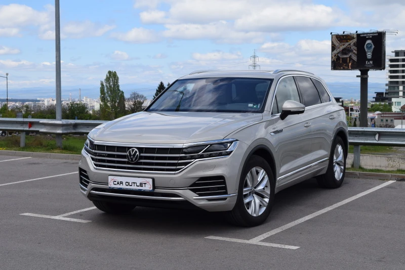 VW Touareg E-Hybrid, снимка 1 - Автомобили и джипове - 44739020