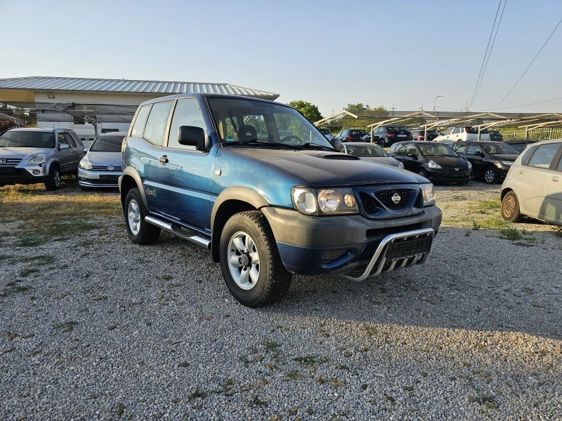 Nissan Terrano 2.4i, снимка 1 - Автомобили и джипове - 46563960