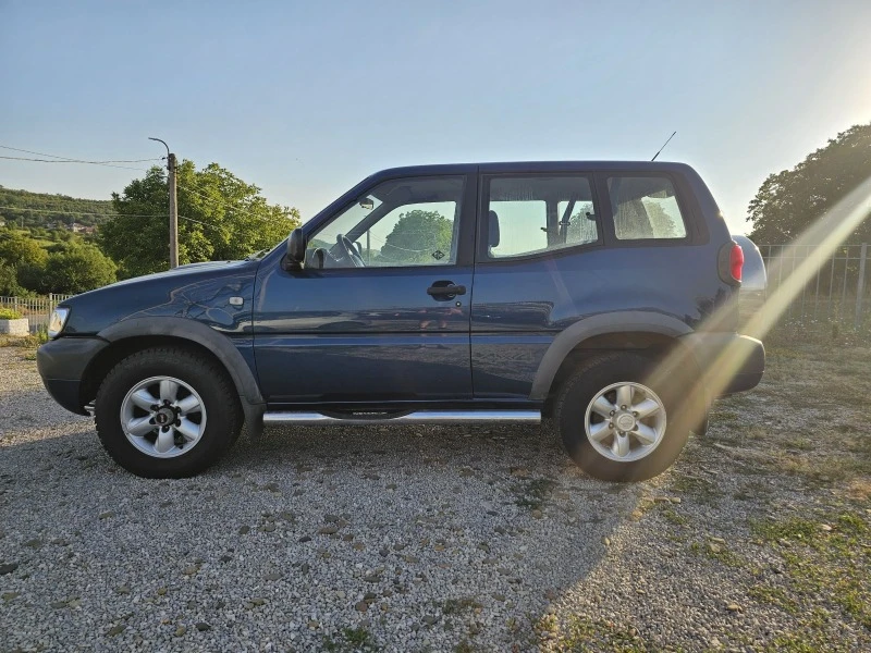 Nissan Terrano 2.4i, снимка 4 - Автомобили и джипове - 46563960