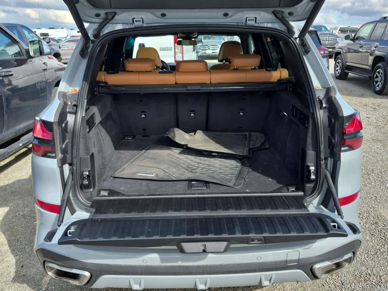 BMW X5  | XDRIVE40I | SKY LOUNGE | H&K | DISTRONIC | 360 , снимка 14 - Автомобили и джипове - 54042997