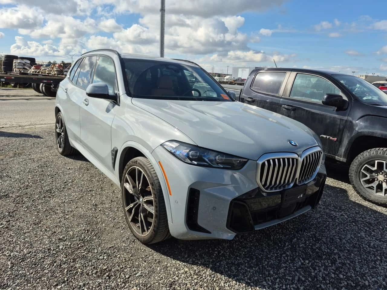BMW X5  | XDRIVE40I | SKY LOUNGE | H&K | DISTRONIC | 360 , снимка 2 - Автомобили и джипове - 54042997