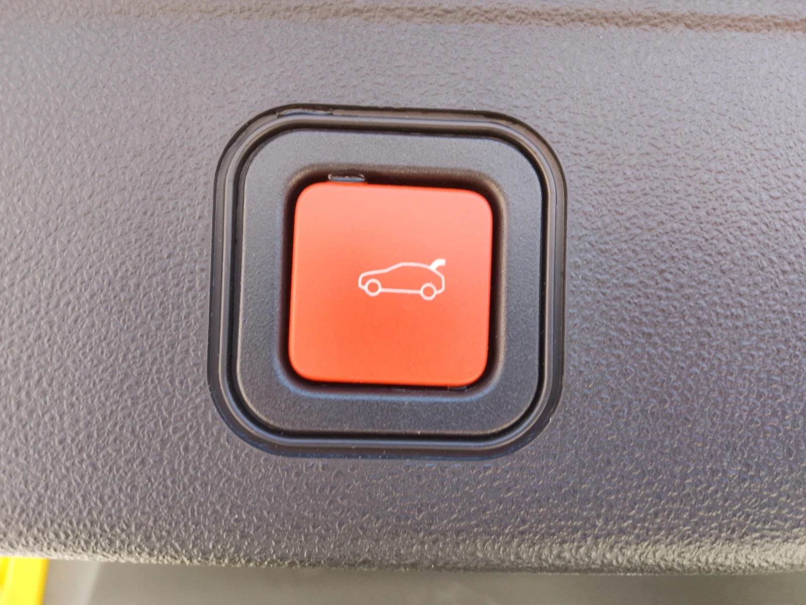 Jeep Avenger 1.2 ALTITUDE/JBL, снимка 15 - Автомобили и джипове - 54087962