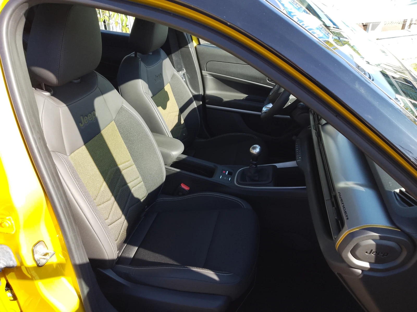 Jeep Avenger 1.2 ALTITUDE/JBL, снимка 9 - Автомобили и джипове - 54087962