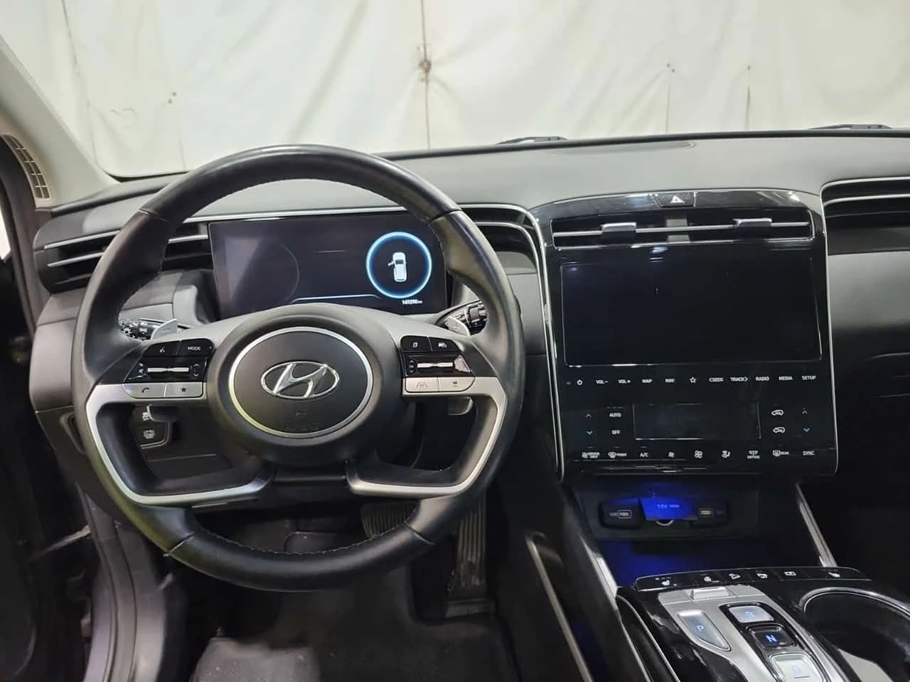 Hyundai Tucson LUXURY/CARFAX/2 ключа/Панорама/Кожа/Подгрев/, снимка 10 - Автомобили и джипове - 54114232