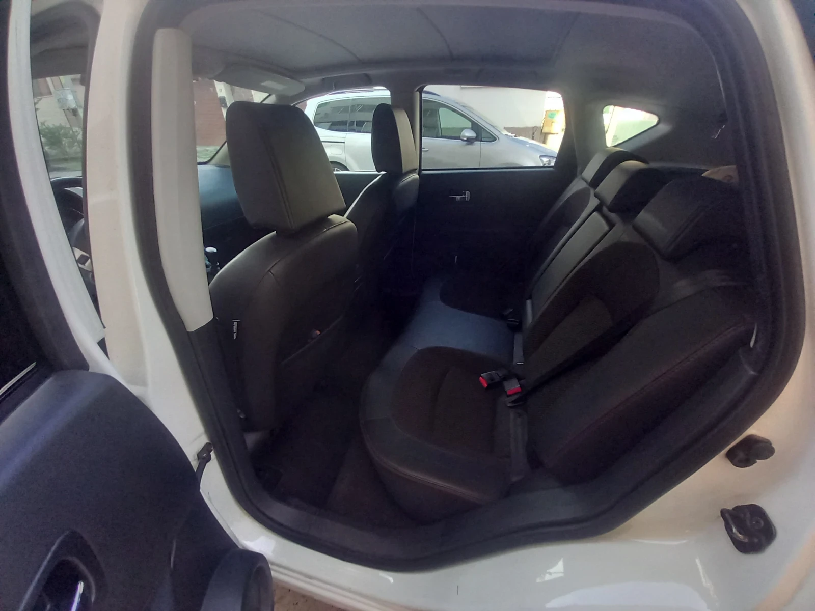 Nissan Qashqai 2.0 4x4 LPG, снимка 13 - Автомобили и джипове - 54556236
