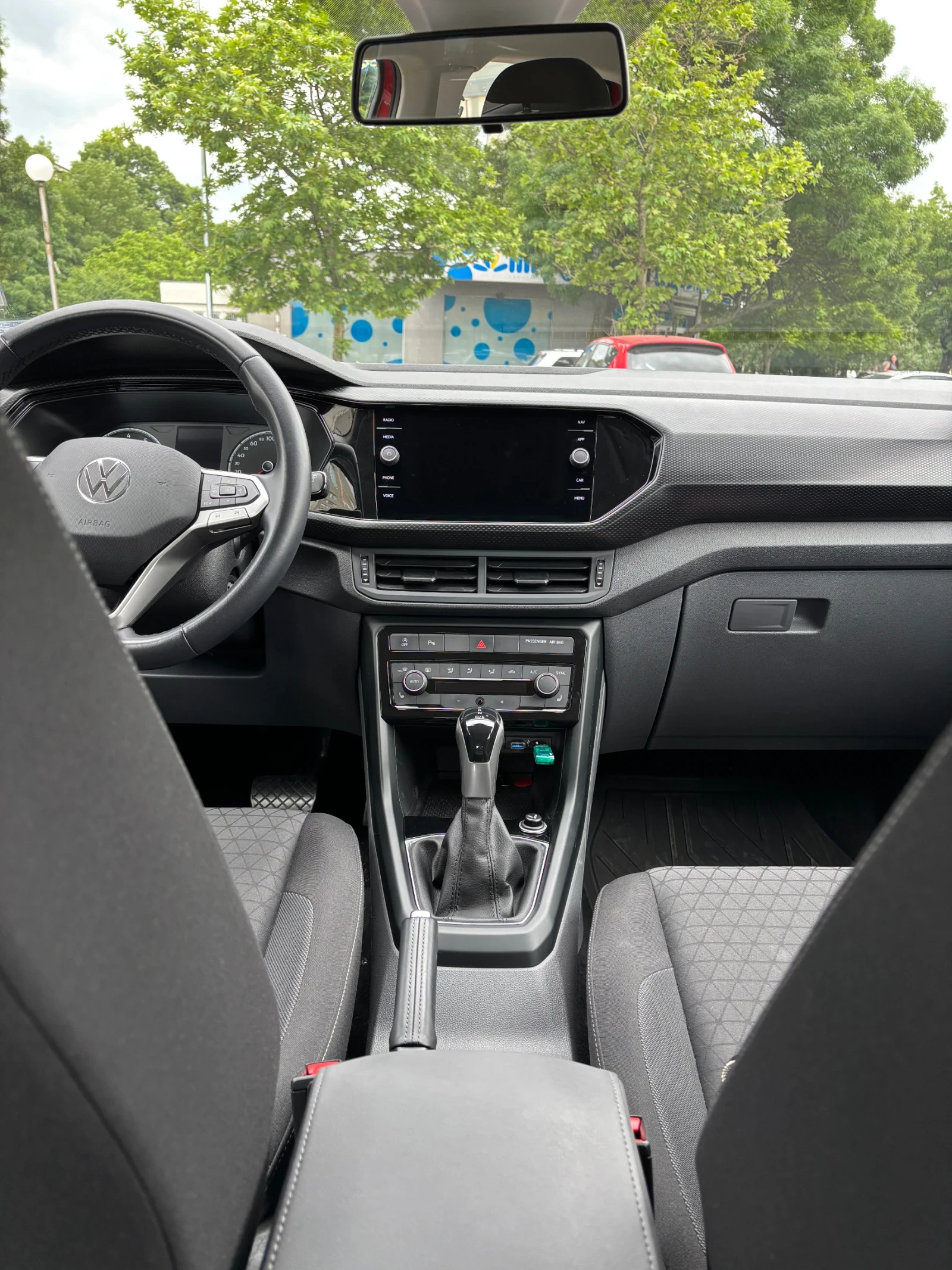 VW T-Cross, снимка 8 - Автомобили и джипове - 54742598