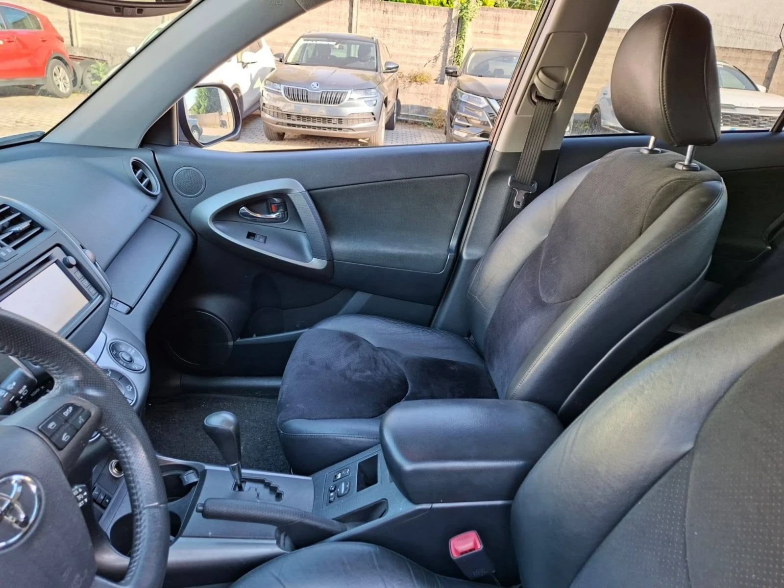 Toyota Rav4 ОЧАКВАН ВНОС/101000 КМ/НЕРАЗЛИЧИМА ОТ НОВА, снимка 8 - Автомобили и джипове - 54905080