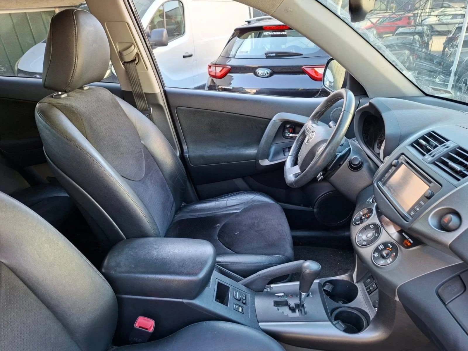 Toyota Rav4 ОЧАКВАН ВНОС/101000 КМ/НЕРАЗЛИЧИМА ОТ НОВА, снимка 14 - Автомобили и джипове - 54905080
