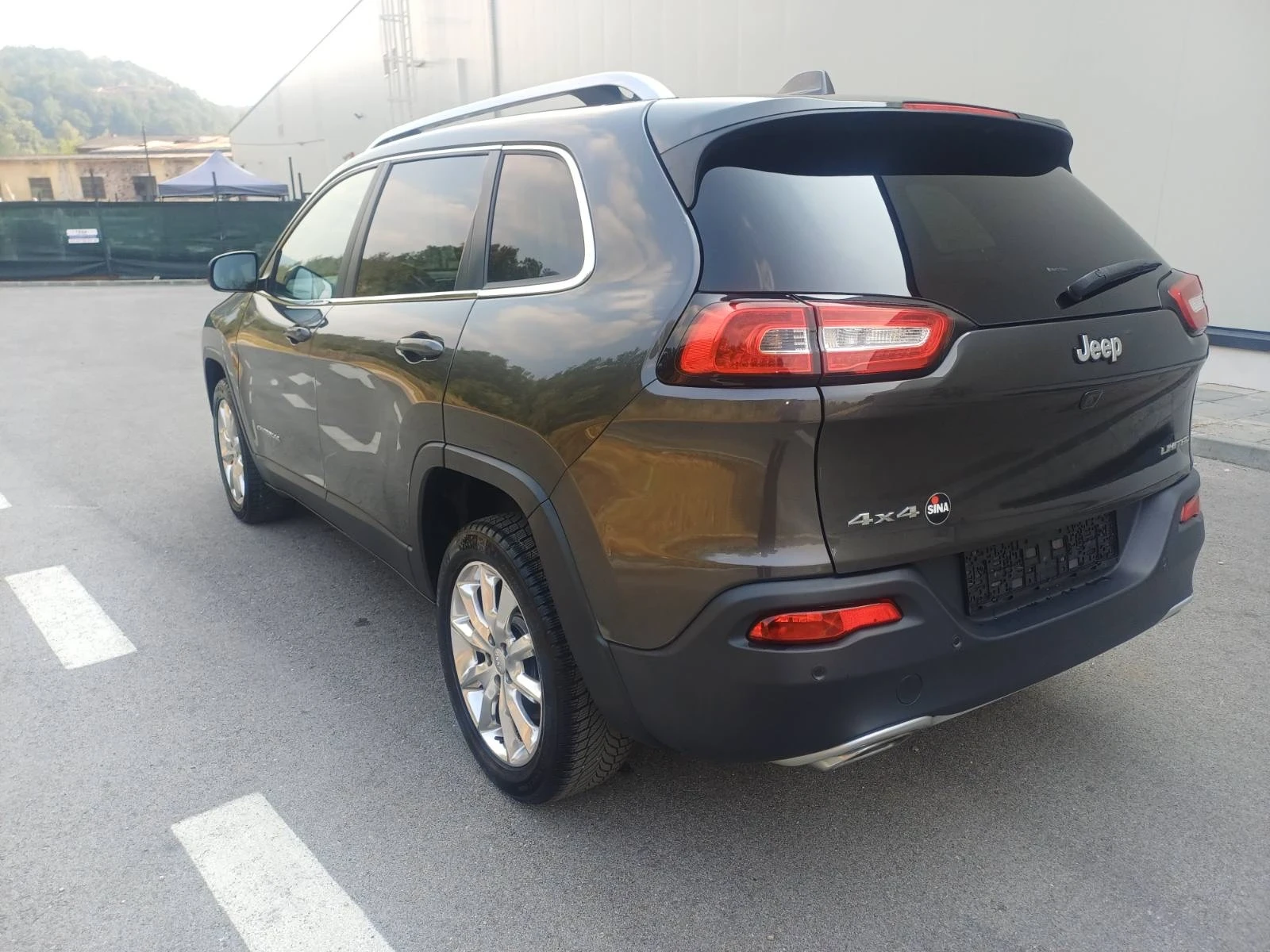 Jeep Cherokee 2.2 JTD, снимка 7 - Автомобили и джипове - 56349193
