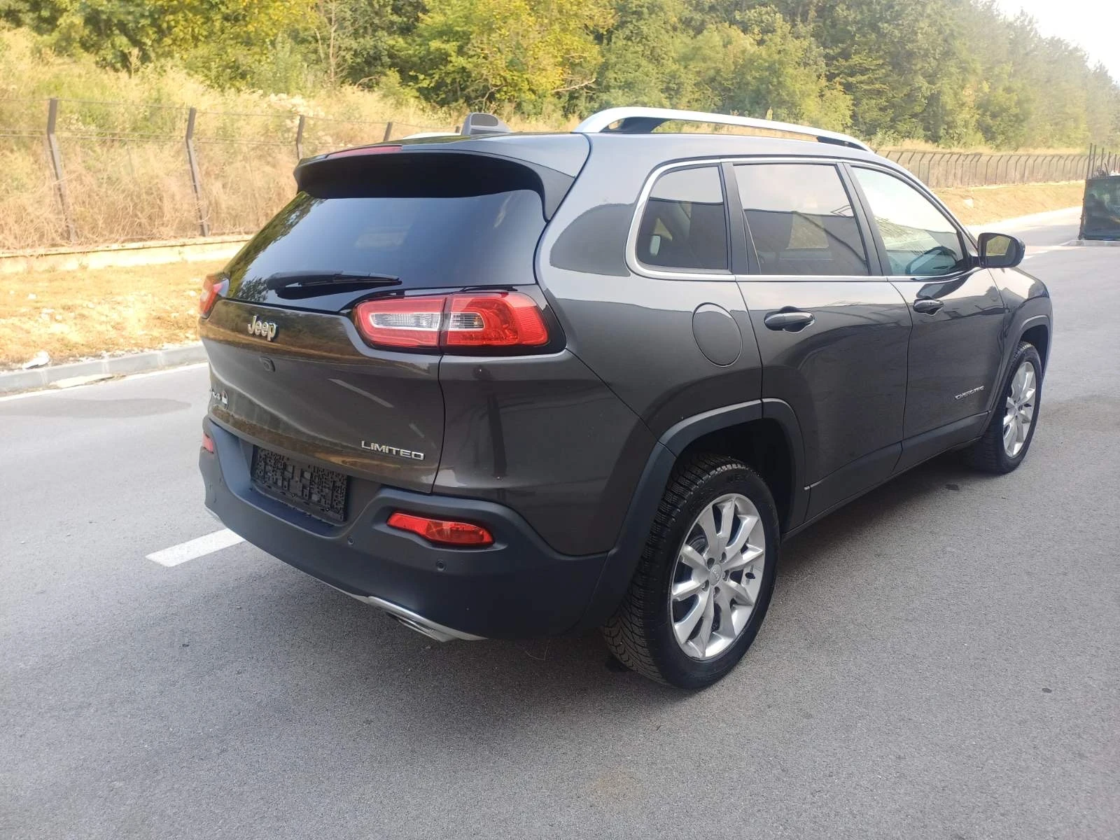 Jeep Cherokee 2.2 JTD, снимка 5 - Автомобили и джипове - 56349193