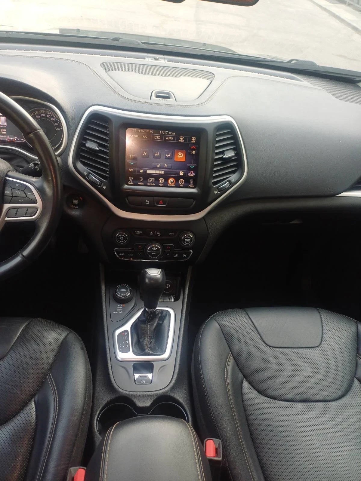 Jeep Cherokee 2.2 JTD, снимка 10 - Автомобили и джипове - 56349193