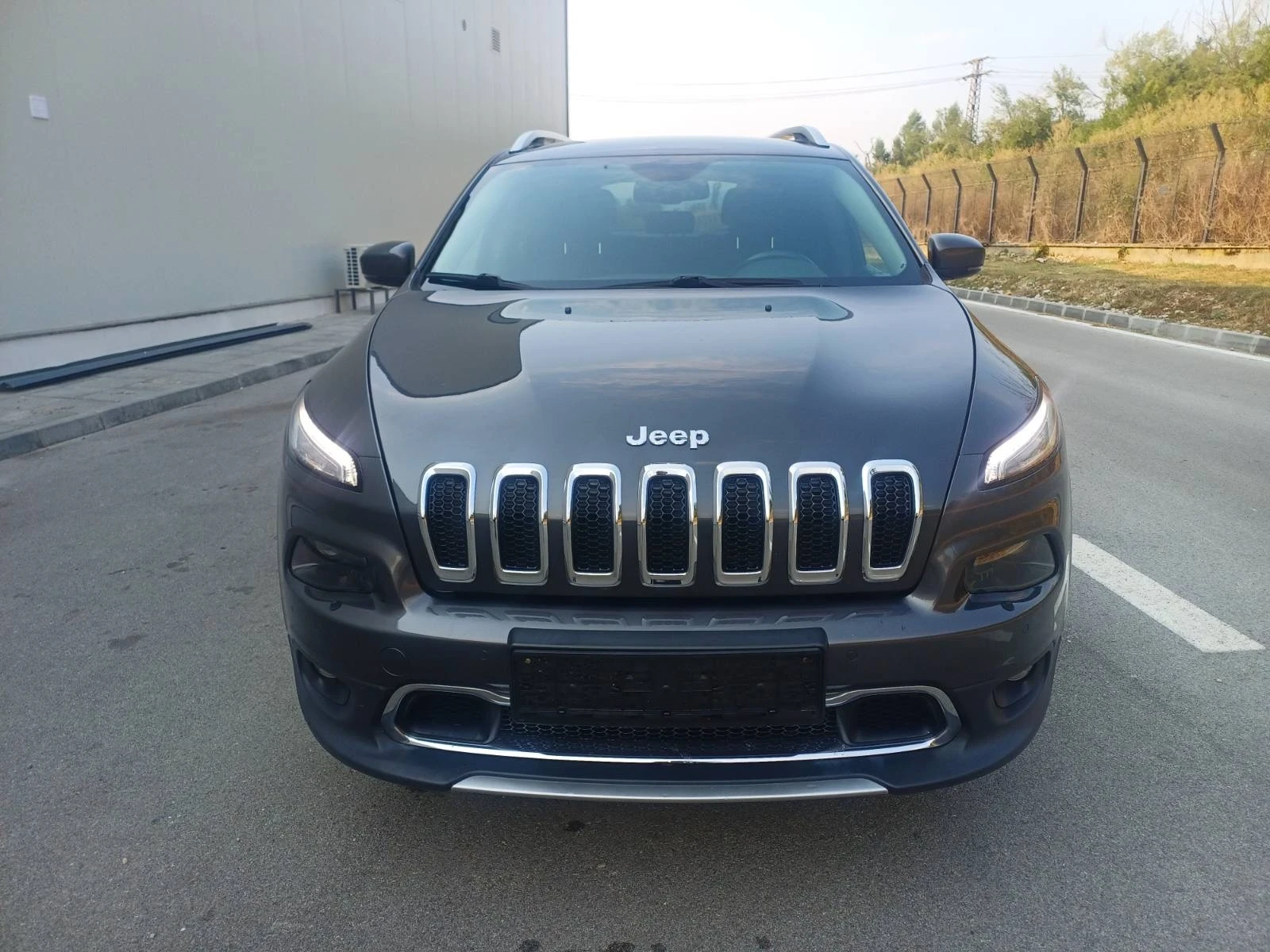Jeep Cherokee 2.2 JTD, снимка 2 - Автомобили и джипове - 56349193