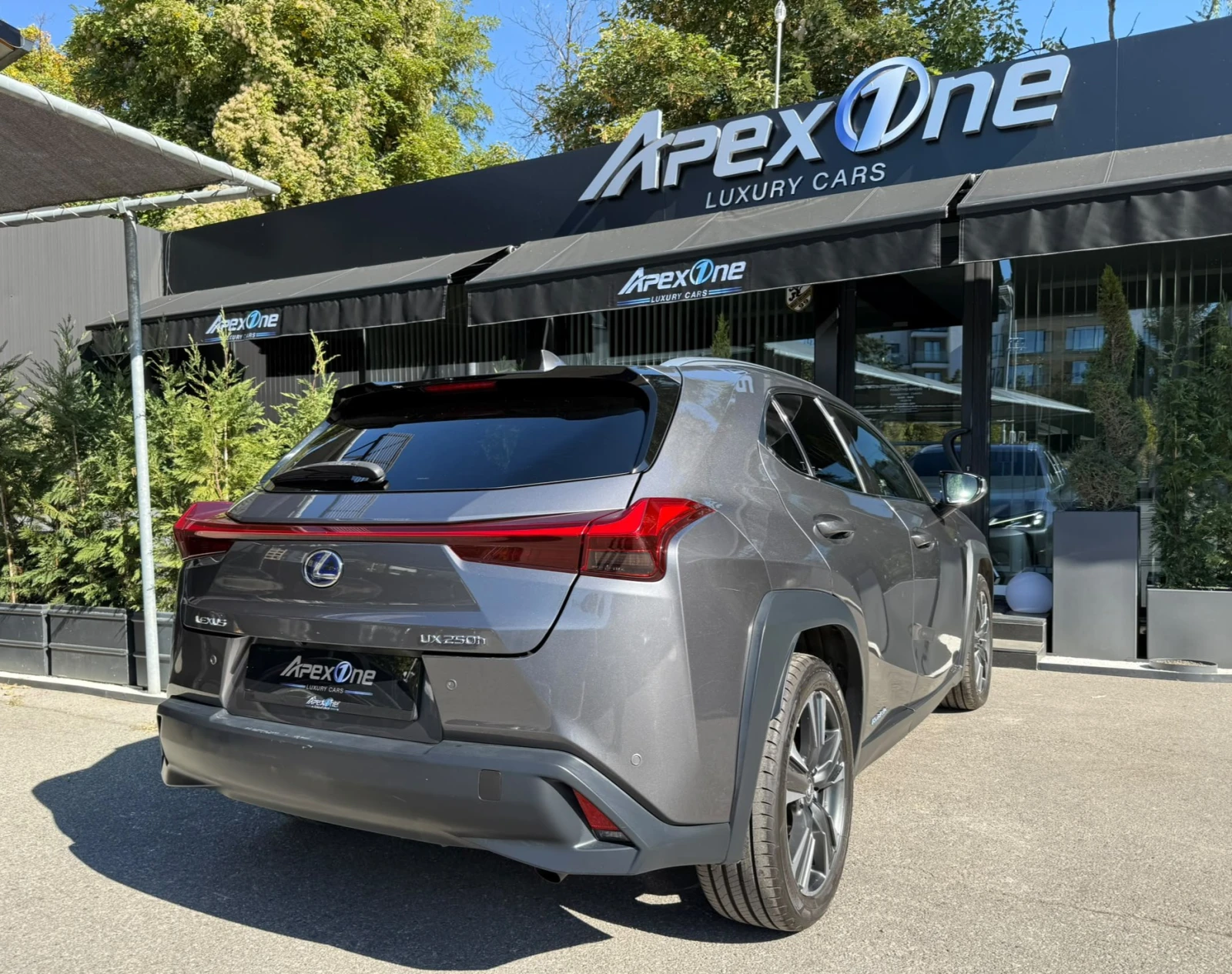 Lexus UX 250h, снимка 6 - Автомобили и джипове - 56374675