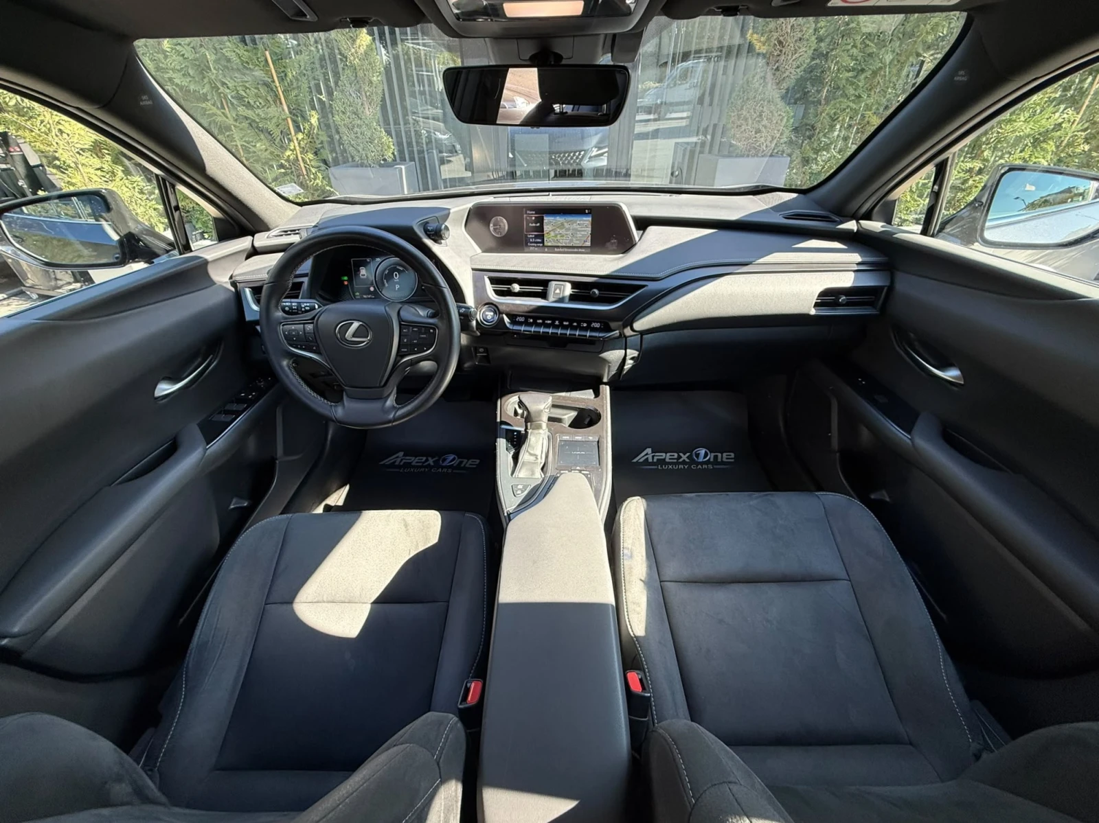 Lexus UX 250h, снимка 13 - Автомобили и джипове - 56374675