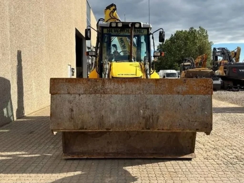 Багер New Holland B115C, снимка 4 - Индустриална техника - 53959469