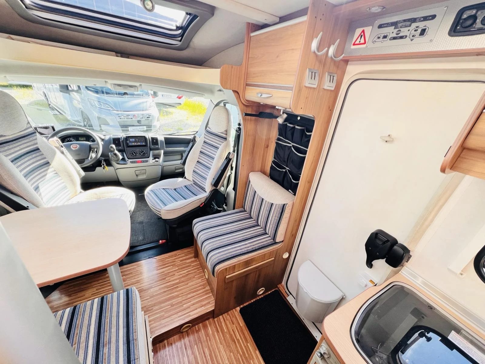 Кемпер Burstner Travel Van T570 G, снимка 10 - Каравани и кемпери - 54611068