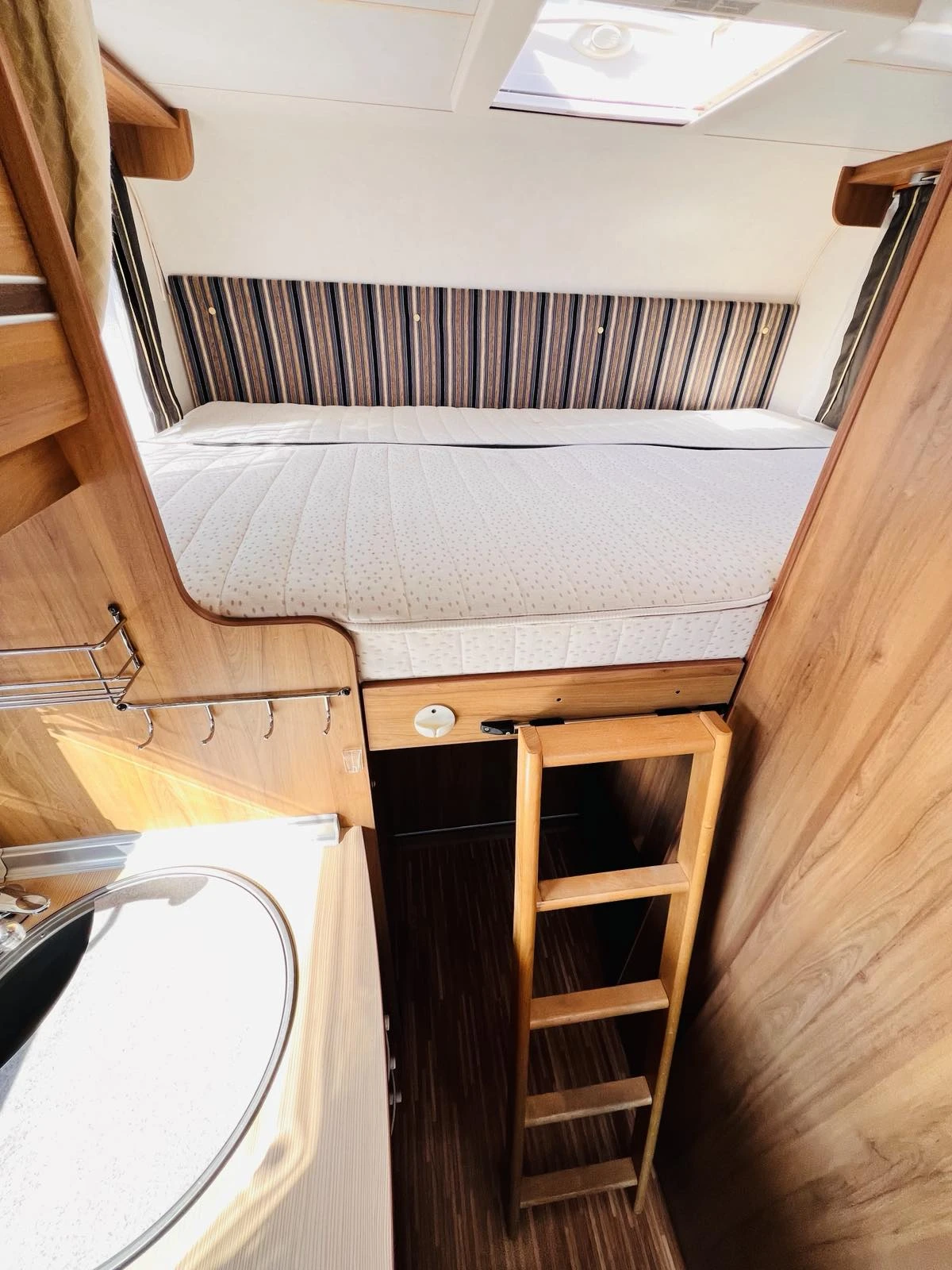 Кемпер Burstner Travel Van T570 G, снимка 11 - Каравани и кемпери - 54611068