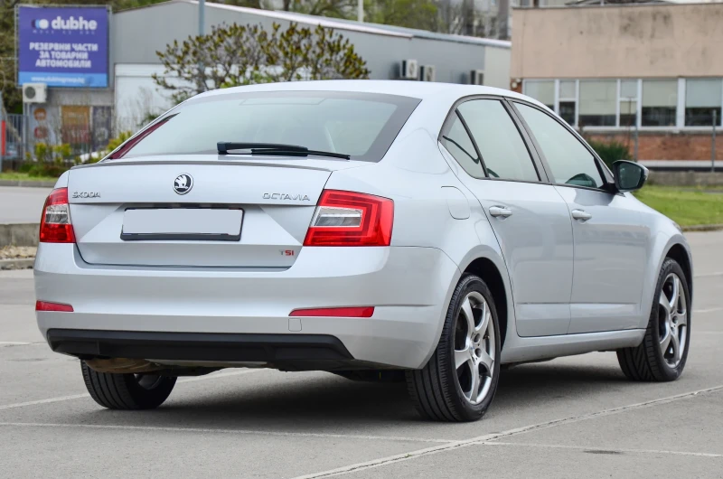 Skoda Octavia 1.8TSI/СЕРВИЗНА ИСТОРИЯ, снимка 4 - Автомобили и джипове - 51242862