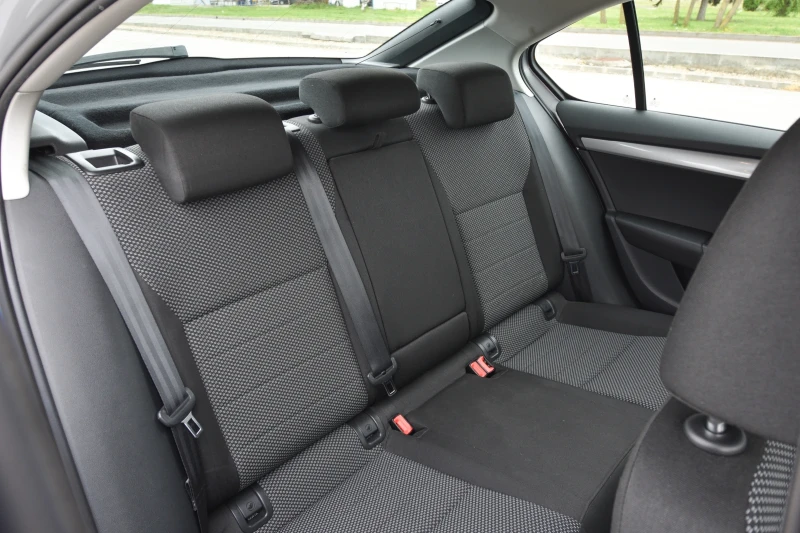 Skoda Octavia 1.8TSI/СЕРВИЗНА ИСТОРИЯ, снимка 13 - Автомобили и джипове - 51242862