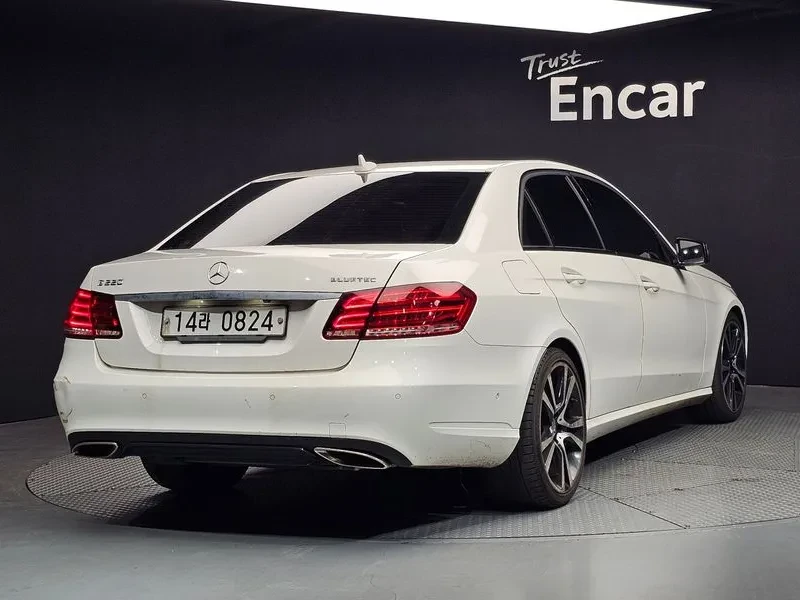 Mercedes-Benz E 220 CDI Avantgarde - САМО 30% АВАНС!, снимка 2 - Автомобили и джипове - 55441736