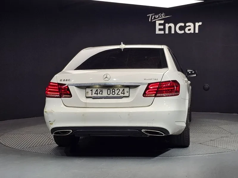 Mercedes-Benz E 220 CDI Avantgarde - САМО 30% АВАНС!, снимка 4 - Автомобили и джипове - 55441736
