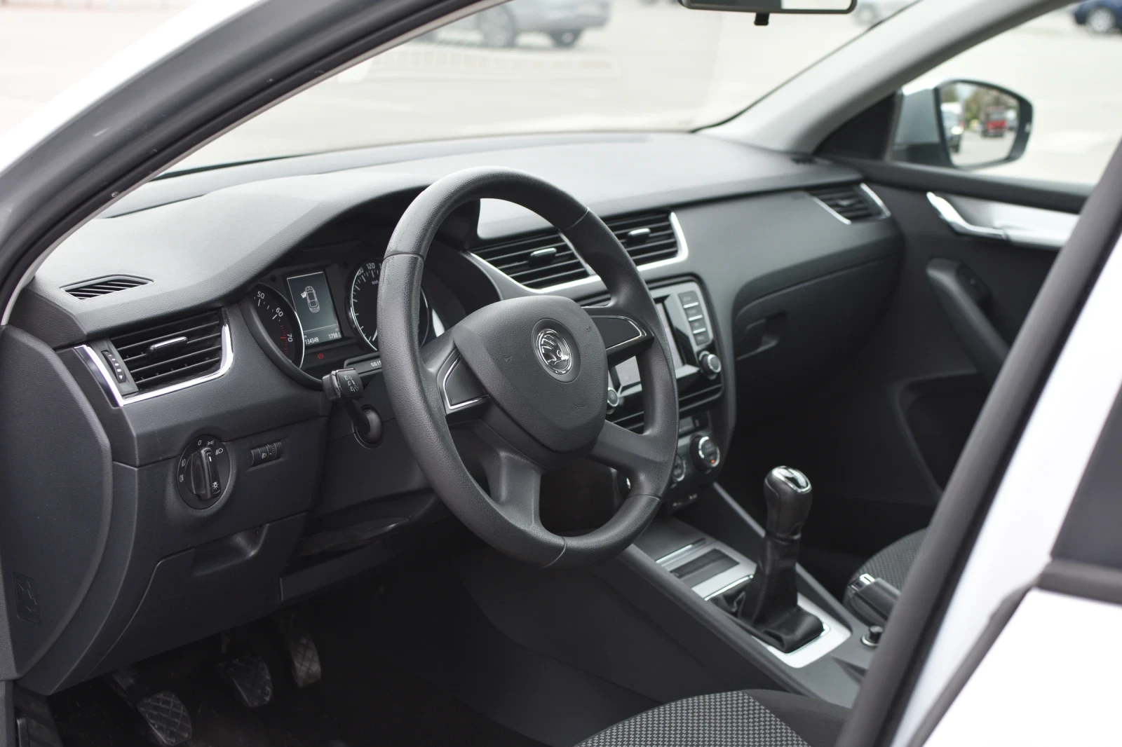 Skoda Octavia 1.8TSI/СЕРВИЗНА ИСТОРИЯ - изображение 7