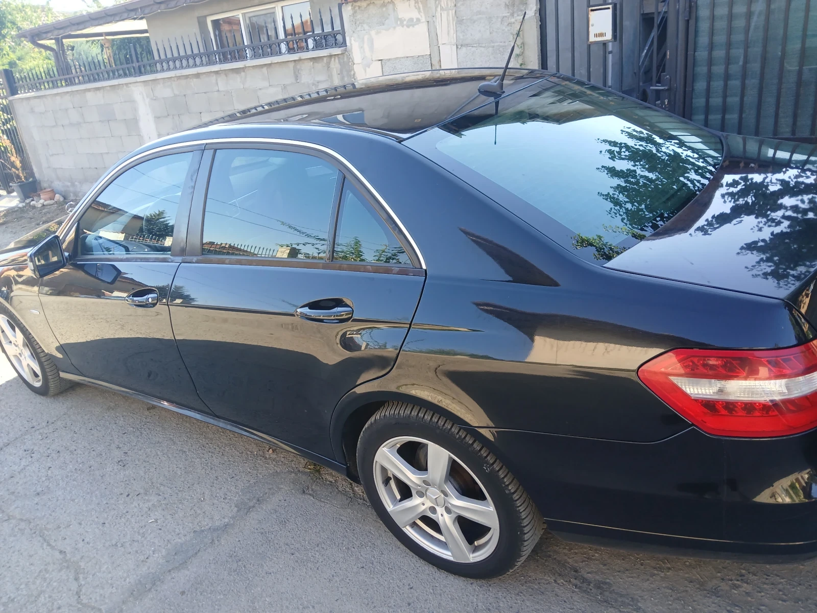 Mercedes-Benz E 220  - изображение 4