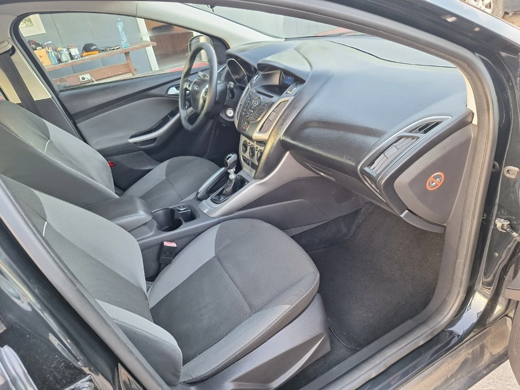 Ford Focus 1.6CDTI * Ръчка* , снимка 11 - Автомобили и джипове - 53770681