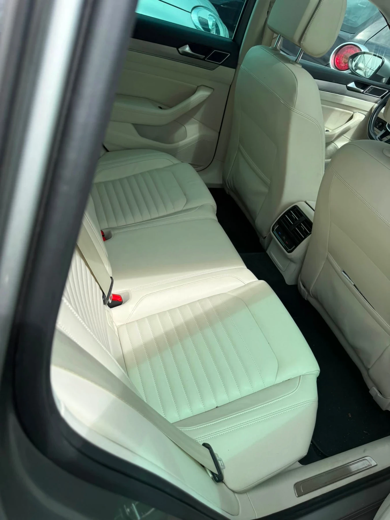 VW Passat (КАТО НОВА), снимка 13 - Автомобили и джипове - 54802888