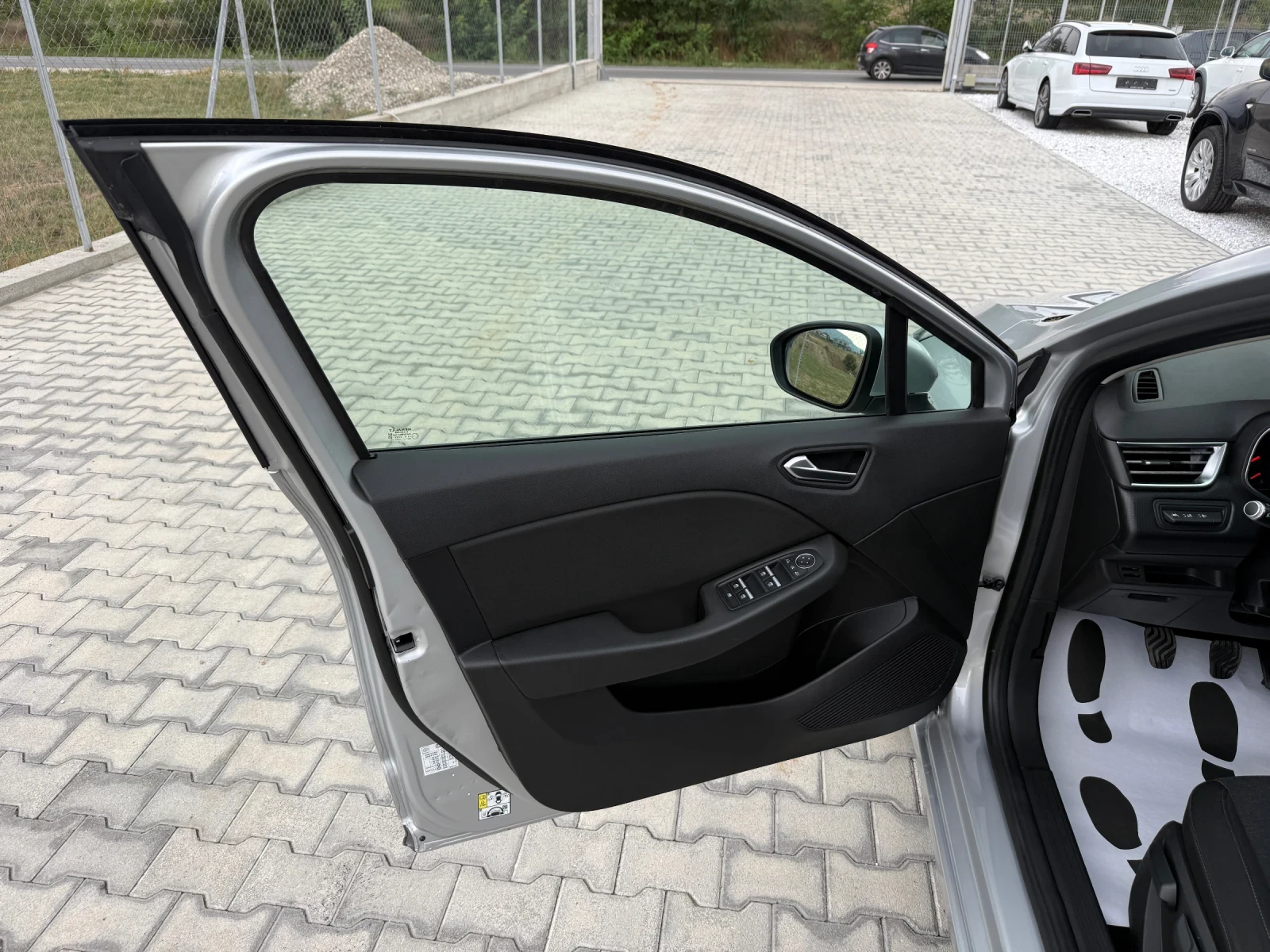 Renault Clio 1.5DCI NAVI CAMERA, снимка 9 - Автомобили и джипове - 55931488
