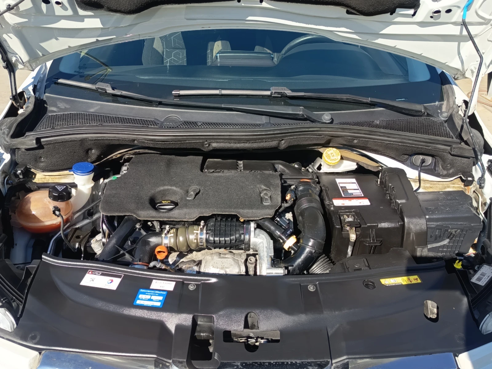 Peugeot 2008 1.6e-hdi, снимка 13 - Автомобили и джипове - 55962660