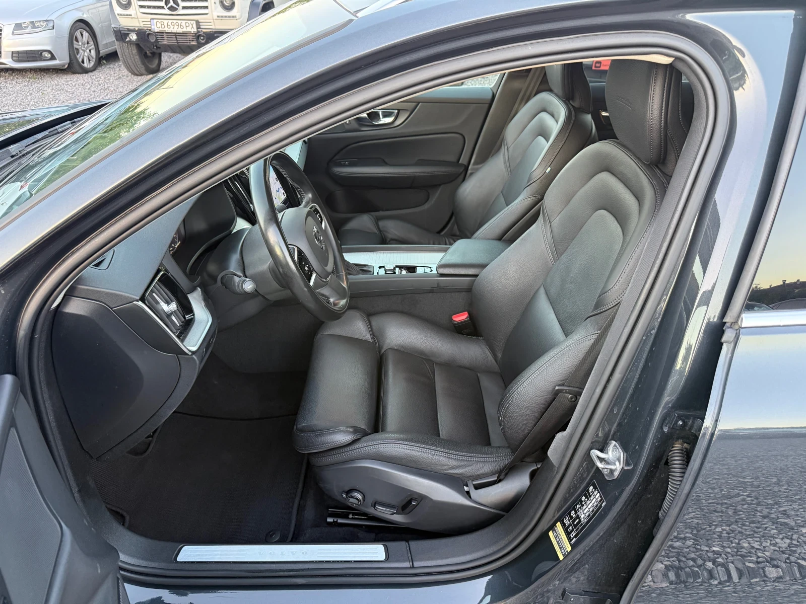 Volvo V60 2.0 D4 Inscription (190 кс) 8-Automatic/2019г./Eu6, снимка 10 - Автомобили и джипове - 55964816