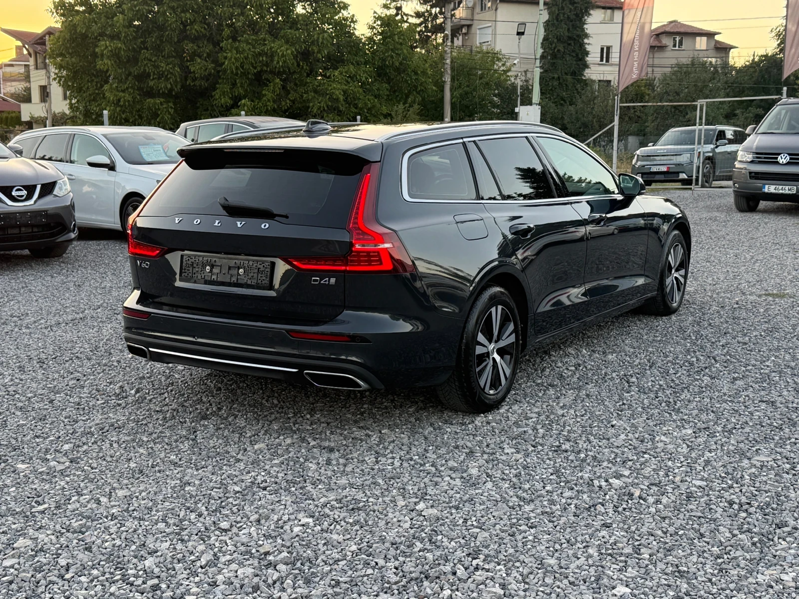 Volvo V60 2.0 D4 Inscription (190 кс) 8-Automatic/2019г./Eu6, снимка 7 - Автомобили и джипове - 55964816