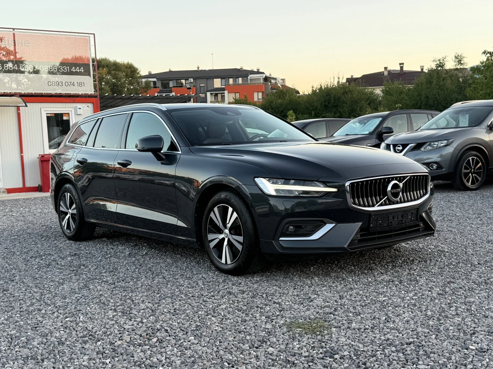 Volvo V60 2.0 D4 Inscription (190 кс) 8-Automatic/2019г./Eu6, снимка 3 - Автомобили и джипове - 55964816