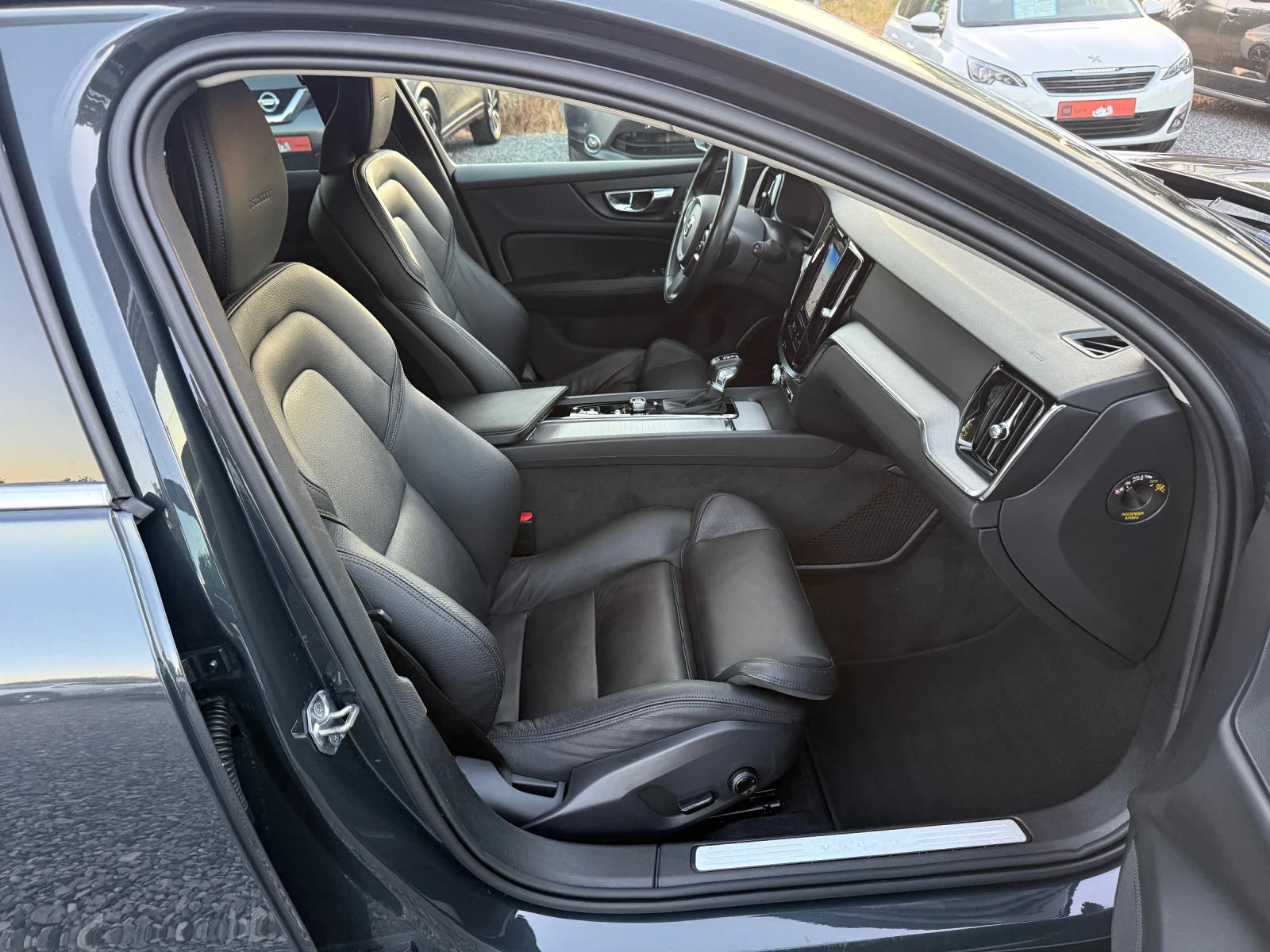 Volvo V60 2.0 D4 Inscription (190 кс) 8-Automatic/2019г./Eu6, снимка 11 - Автомобили и джипове - 55964816
