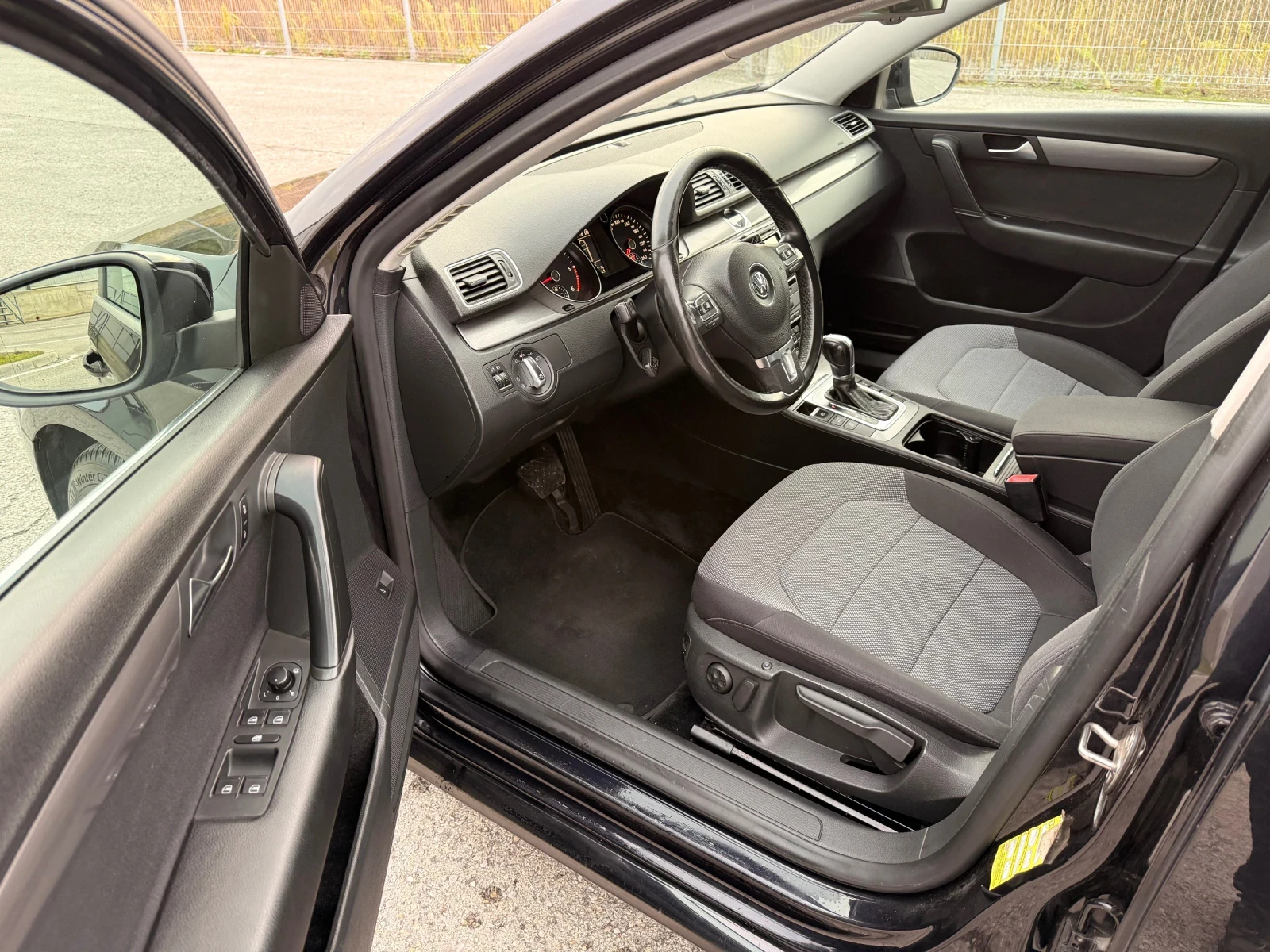 VW Passat 2.0TDI 140кс/DSG/SWISS, снимка 8 - Автомобили и джипове - 56751252
