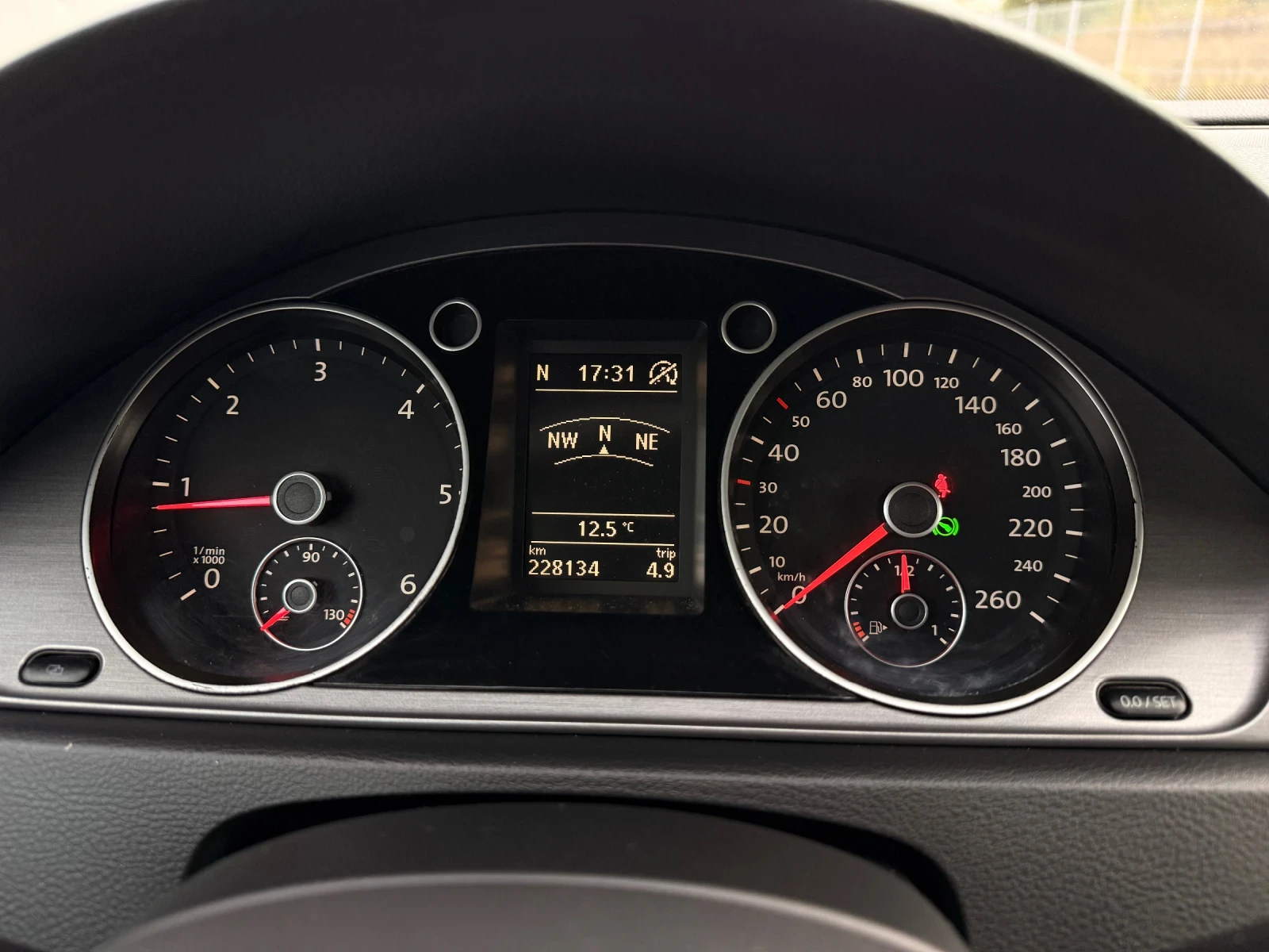 VW Passat 2.0TDI 140кс/DSG/SWISS, снимка 11 - Автомобили и джипове - 56751252