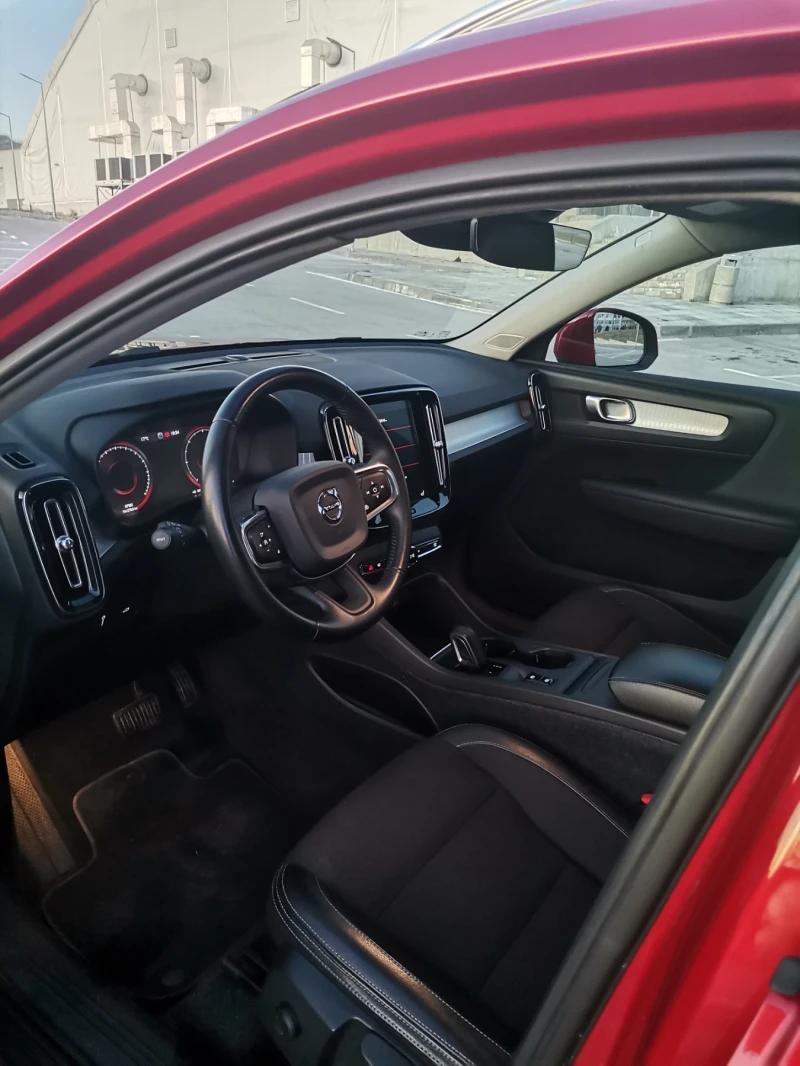 Volvo XC40 4WD, снимка 10 - Автомобили и джипове - 49417511