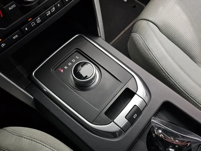 Land Rover Discovery Sport 2.O TD4 SE, снимка 9 - Автомобили и джипове - 55705530