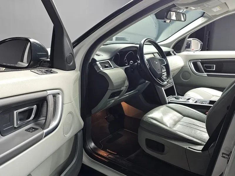 Land Rover Discovery Sport 2.O TD4 SE, снимка 10 - Автомобили и джипове - 55705530