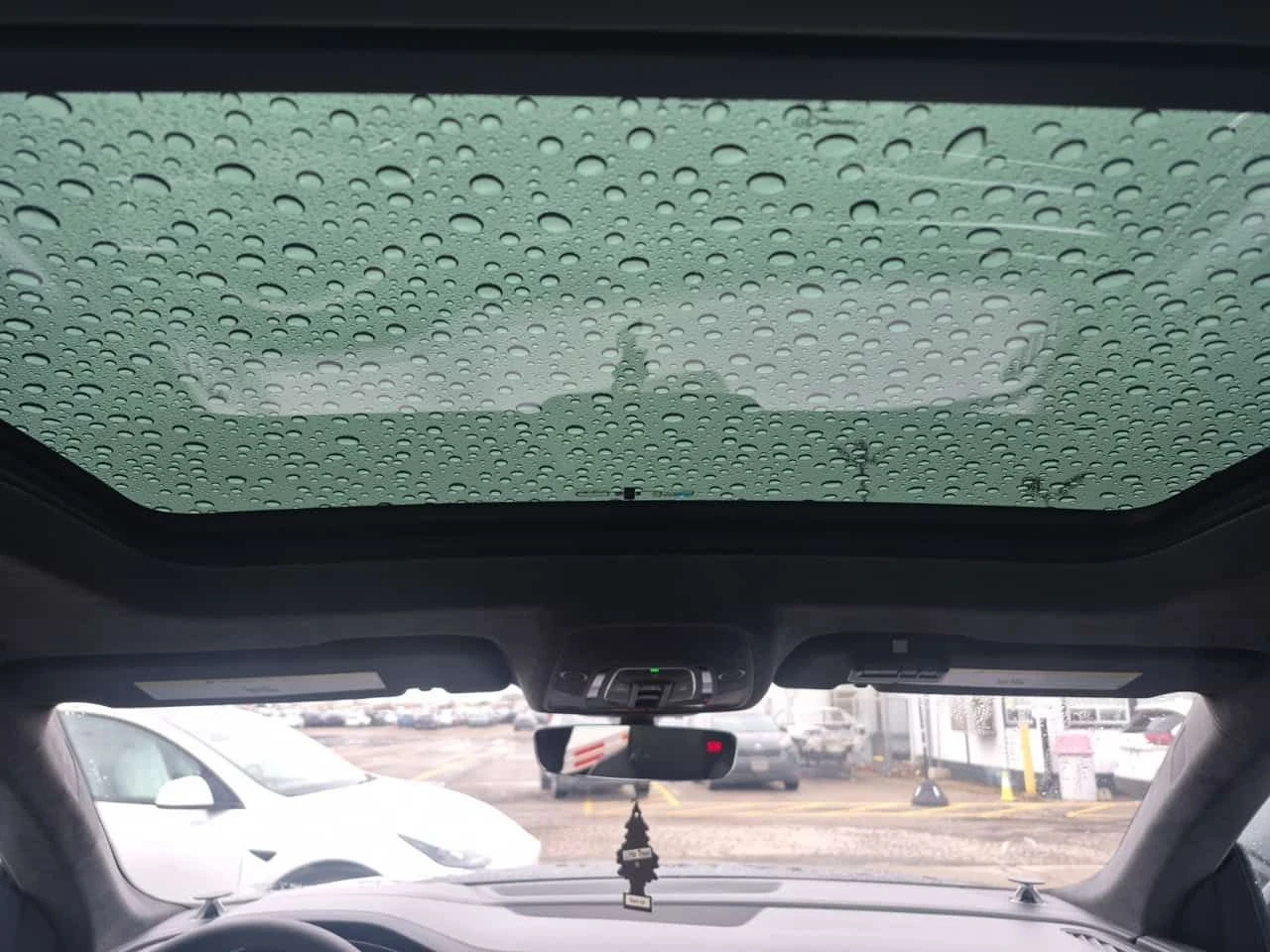 Audi RSQ8 4.0 TFSI/CARFAX/ДИСТРОНИК/360 КАМ/ОБДУХ/ПОДГРЕВ/, снимка 12 - Автомобили и джипове - 54231696