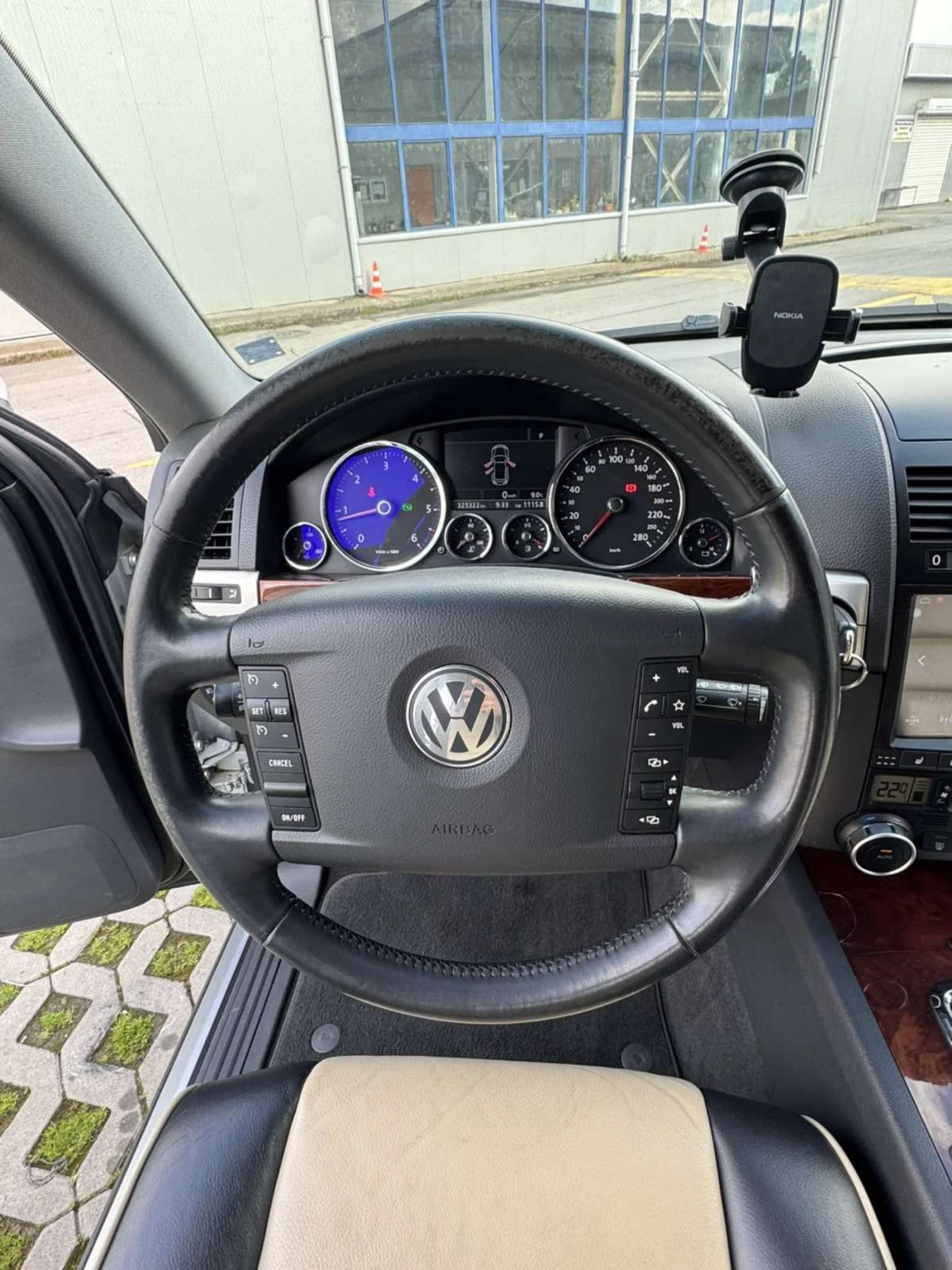 VW Touareg Off road Executive 3.0 tdi реални километри, снимка 12 - Автомобили и джипове - 54385087